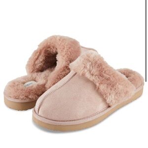 NEW Pink Faux Fur Slippers size 7 SO COZY! Great gift 🎁